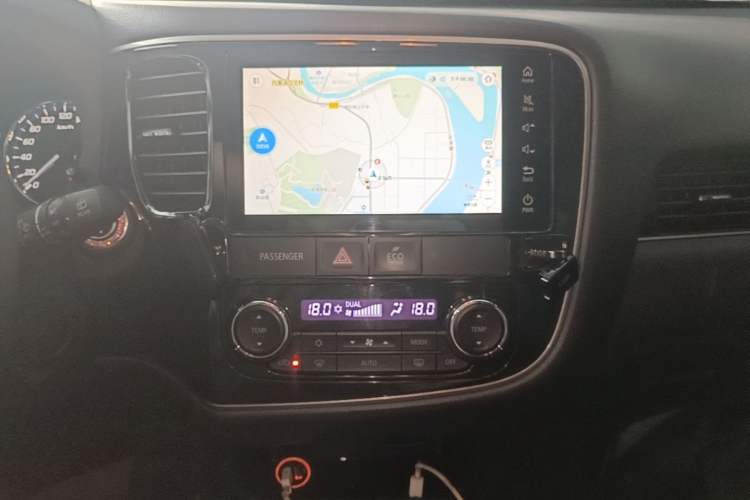 Used Mitsubishi Outlander 2020 2.0L Two-Wheel Drive Comfort Edition 7-Seater Audio And AC Panel