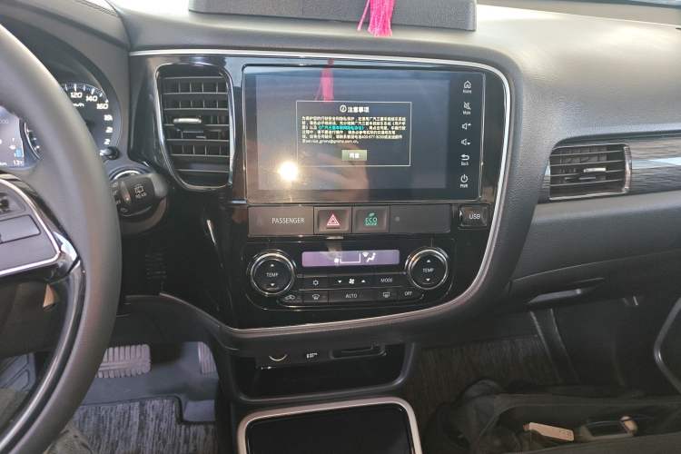 Used Mitsubishi Outlander 2020 2.4L 4x4 Zhi Xiang Edition 7-Seater Audio And AC Panel