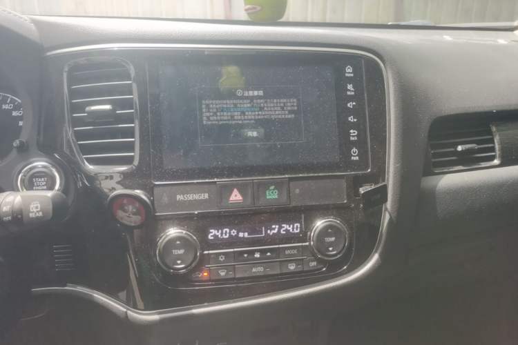 Used Mitsubishi Outlander 2020 2.4L 4x4 Zhi Xiang Edition 5 Seats Audio And AC Panel