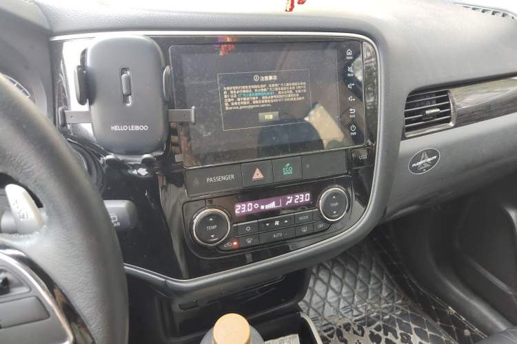 Used Mitsubishi Outlander 2020 2.4L 4x4 Zhi Xiang Edition 5 Seats Audio And AC Panel