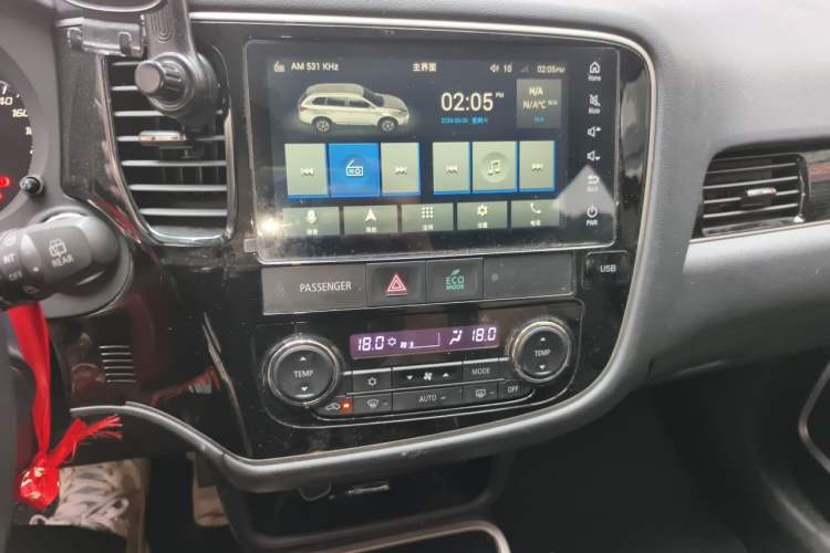 Used Mitsubishi Outlander 2020 2.0L Two-Wheel Drive Comfort Edition 7-Seater Audio And AC Panel