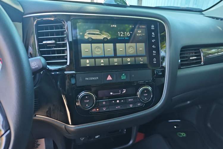 Used Mitsubishi Outlander 2020 2.4L 4x4 Zhi Xiang Edition 7-Seater Audio And AC Panel