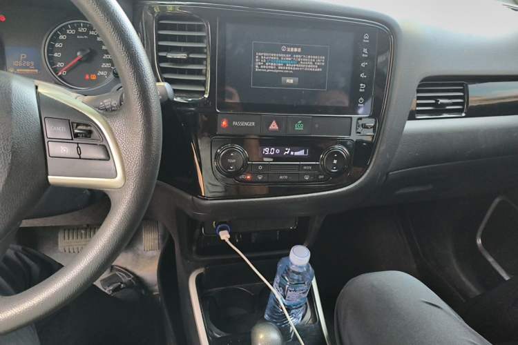 Used Mitsubishi Outlander 2020 2.0L Two-Wheel Drive Comfort Edition 5 Seats Audio And AC Panel