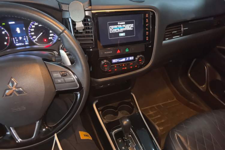 Used Mitsubishi Outlander 2020 2.4L 4x4 Zhi Xiang Edition 5 Seats Audio And AC Panel