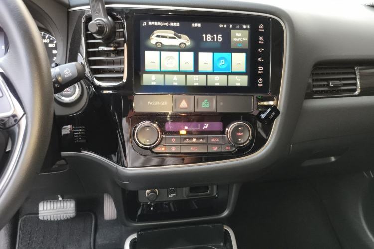 Used Mitsubishi Outlander 2020 2.4L 4x4 Zhi Xiang Edition 7-Seater Audio And AC Panel