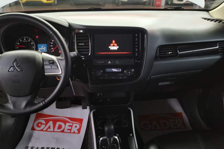 Used Mitsubishi Outlander 2020 2.0L Two-Wheel Drive Comfort Edition 5 Seats Audio And AC Panel