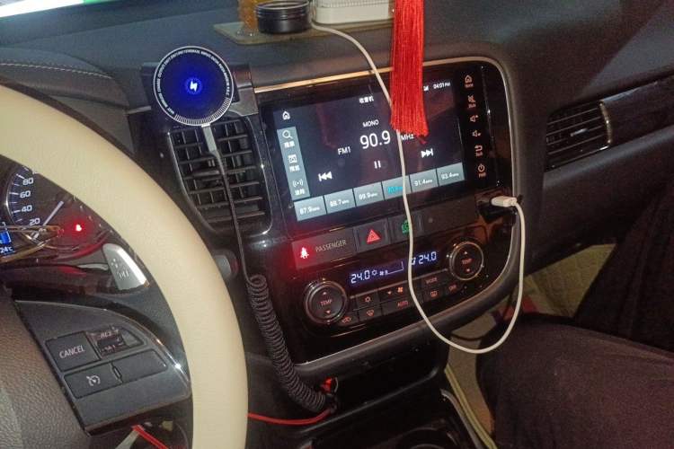 Used Mitsubishi Outlander 2020 2.4L 4x4 Zhi Xiang Edition 7-Seater Audio And AC Panel