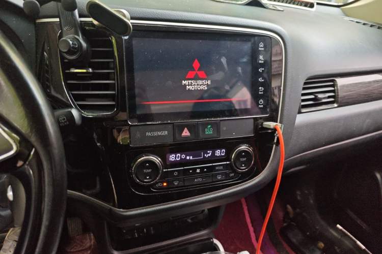 Used Mitsubishi Outlander 2020 2.4L 4x4 Zhi Xiang Edition 7-Seater Audio And AC Panel