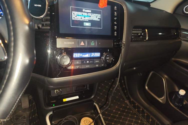 Used Mitsubishi Outlander 2020 2.0L Two-Wheel Drive Comfort Edition 7-Seater Audio And AC Panel