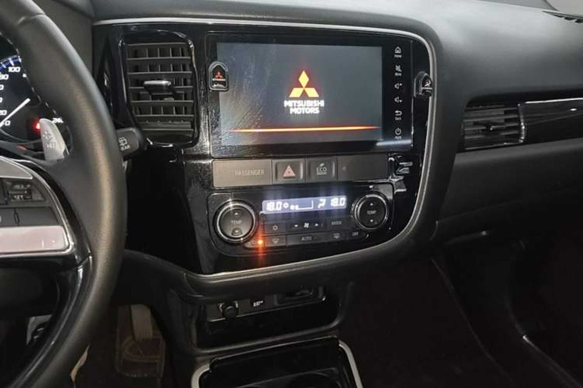 Used Mitsubishi Outlander 2020 2.4L 4x4 Zhi Xiang Edition 5 Seats Audio And AC Panel