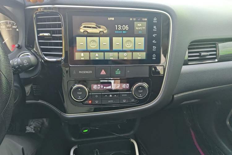 Used Mitsubishi Outlander 2020 2.0L Two-Wheel Drive Comfort Edition 7-Seater Audio And AC Panel
