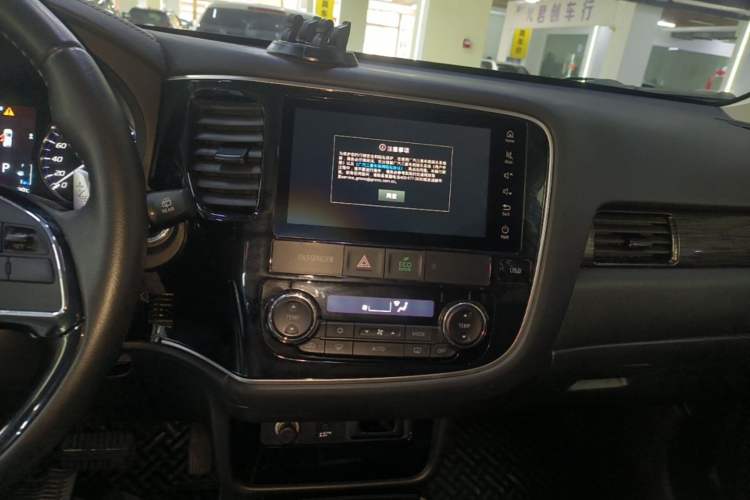 Used Mitsubishi Outlander 2020 2.4L 4x4 Zhi Xiang Edition 7-Seater Audio And AC Panel