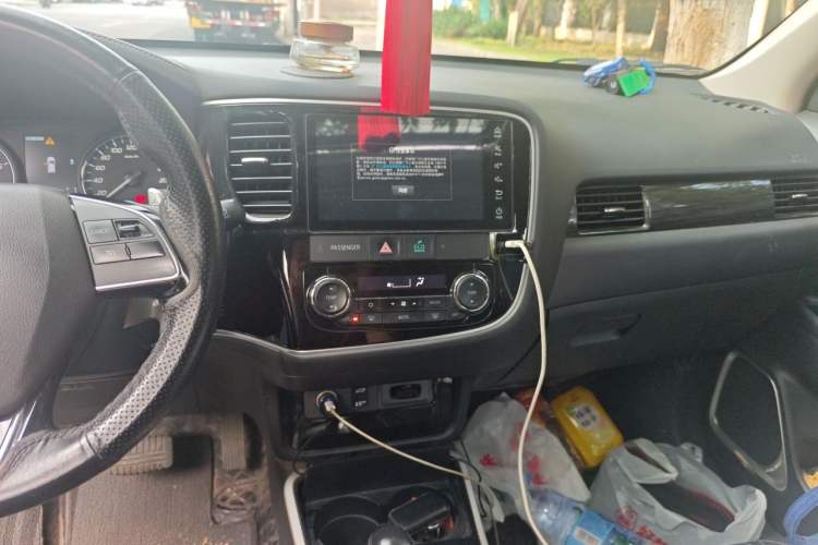 Used Mitsubishi Outlander 2020 2.4L 4x4 Zhi Xiang Edition 5 Seats Audio And AC Panel
