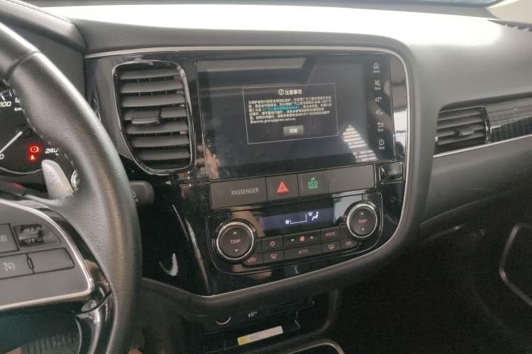 Used Mitsubishi Outlander 2020 2.4L 4x4 Zhi Xiang Edition 7-Seater Audio And AC Panel