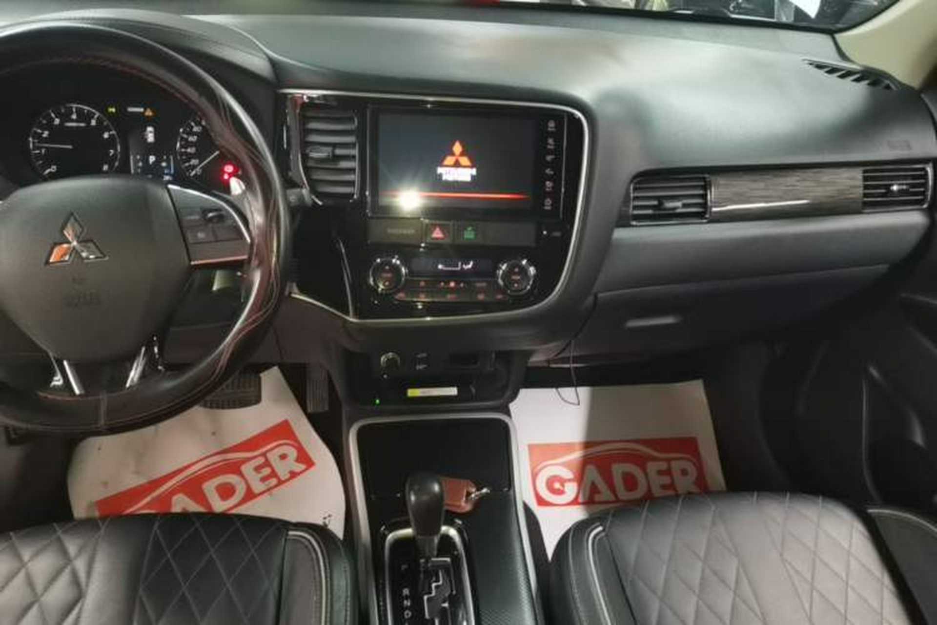Used Mitsubishi Outlander 2020 2.4L 4x4 Zhi Xiang Edition 5 Seats Audio And AC Panel