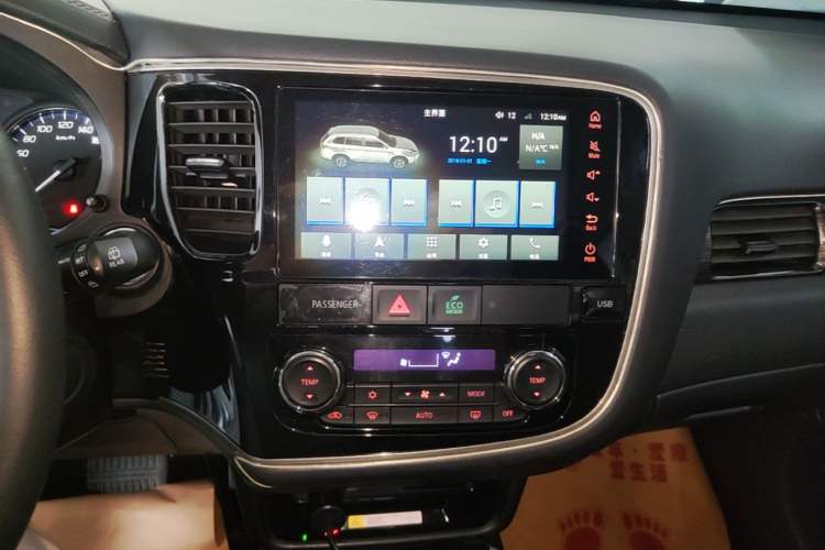 Used Mitsubishi Outlander 2020 2.4L 4x4 Zhi Xiang Edition 7-Seater Audio And AC Panel