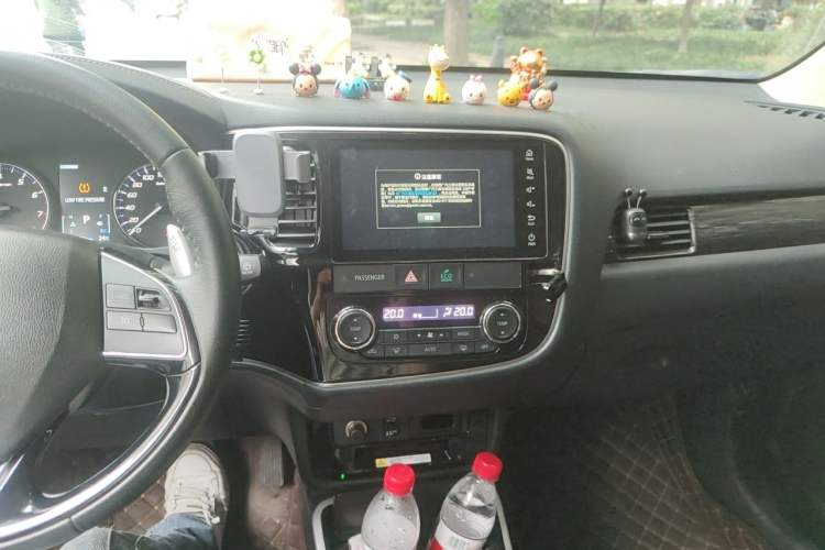 Used Mitsubishi Outlander 2020 2.4L 4x4 Zhi Xiang Edition 7-Seater Audio And AC Panel