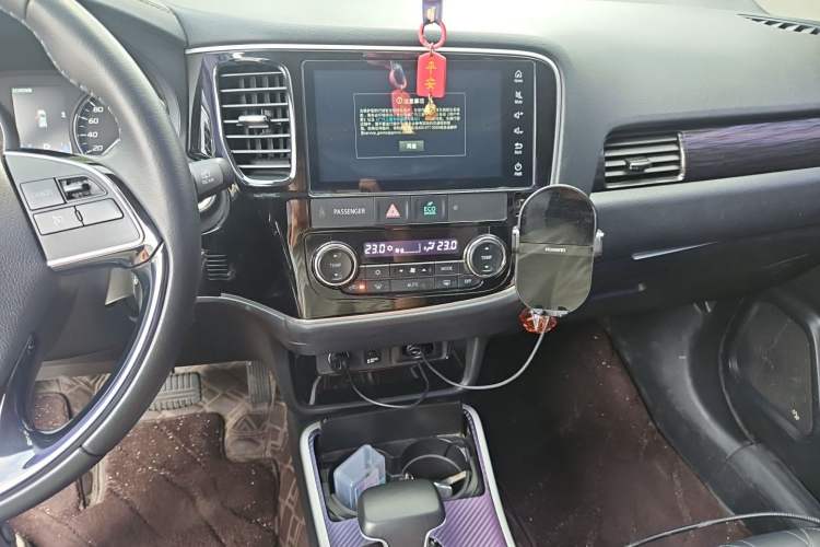 Used Mitsubishi Outlander 2020 2.4L 4x4 Zhi Xiang Edition 7-Seater Audio And AC Panel