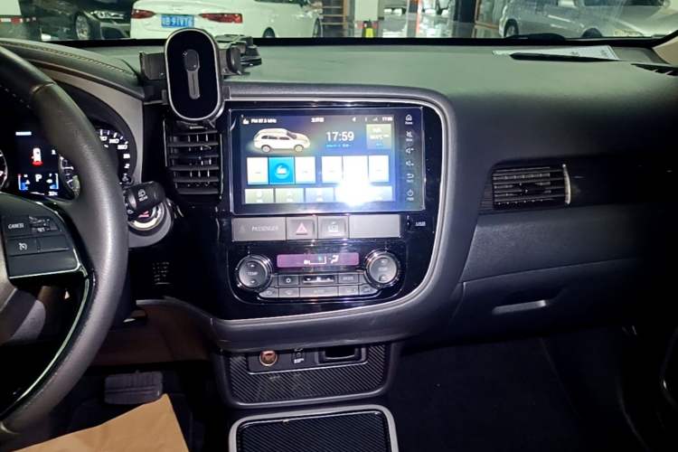 Used Mitsubishi Outlander 2020 2.4L 4x4 Zhi Xiang Edition 7-Seater Audio And AC Panel