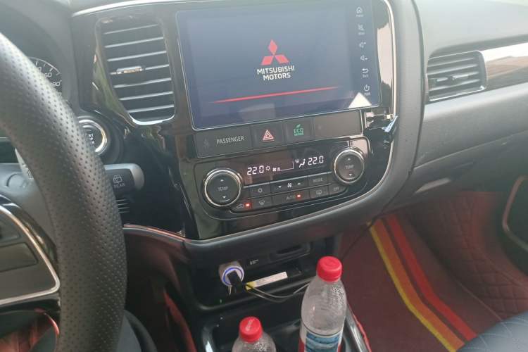 Used Mitsubishi Outlander 2020 2.4L 4x4 Zhi Xiang Edition 5 Seats Audio And AC Panel