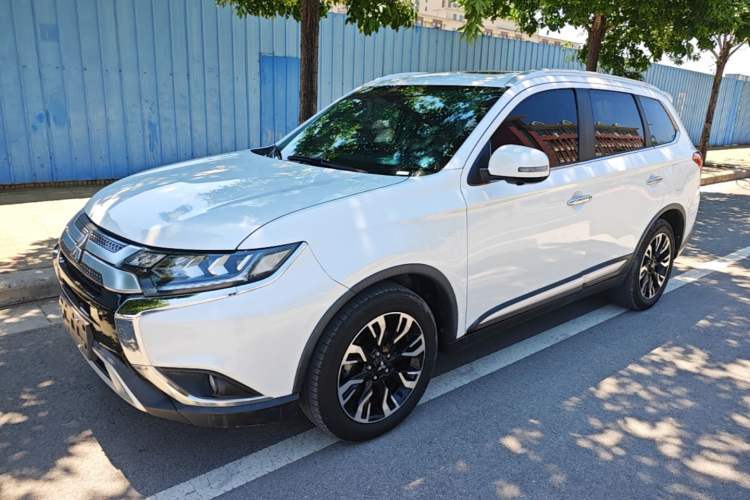 Ojetý Mitsubishi Outlander 2020 2.4L 4x4 Zhi Xiang Edition 7-Seater Guazi used car, China used car export, Used car for sale, Used  cars, Cheapest cars for sale