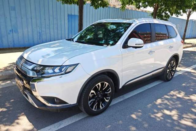 Used Mitsubishi Outlander 2020 2.4L 4x4 Zhi Xiang Edition 7-Seater