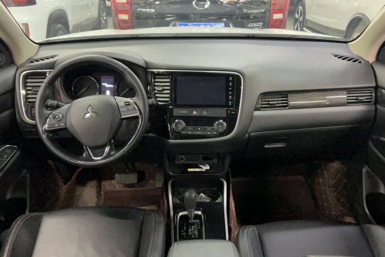 Used Mitsubishi Outlander 2020 2.0L Two-Wheel Drive Enjoyment Version 5 Seats Center Console