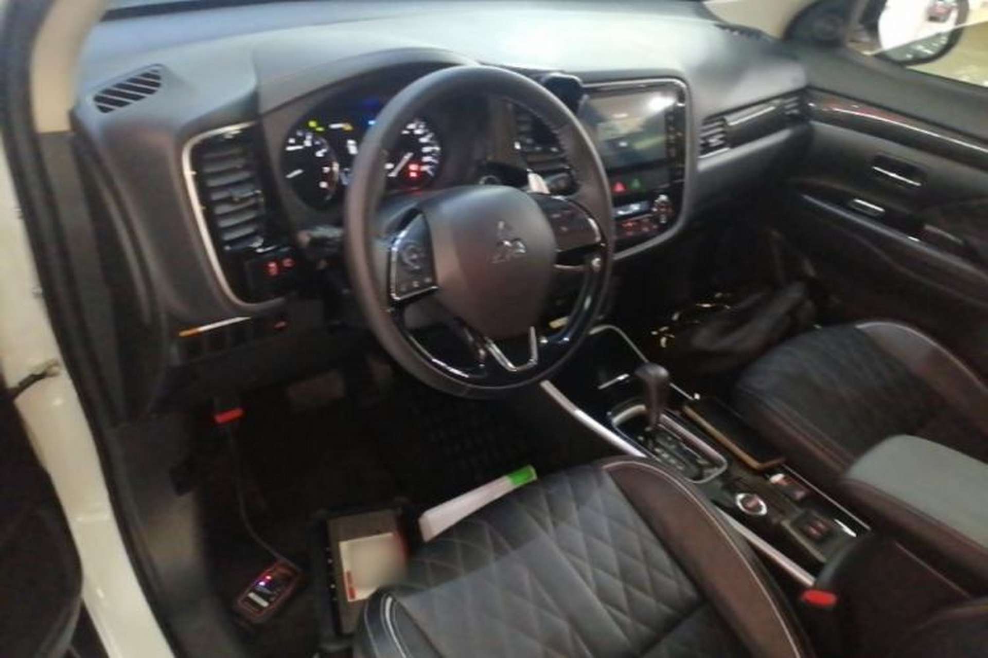 Used Mitsubishi Outlander 2020 2.4L 4x4 Zhi Xiang Edition 5 Seats Center Console