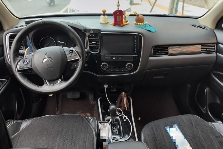Used Mitsubishi Outlander 2020 2.4L 4x4 Zhi Xiang Edition 5 Seats Center Console