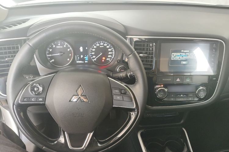 Used Mitsubishi Outlander 2020 2.0L Two-Wheel Drive Enjoyment Version 5 Seats Center Console