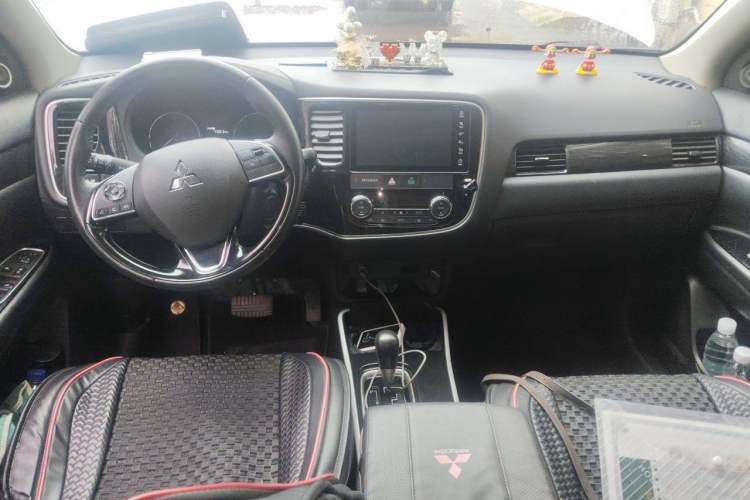 Used Mitsubishi Outlander 2020 2.0L Two-Wheel Drive Enjoyment Version 5 Seats Center Console