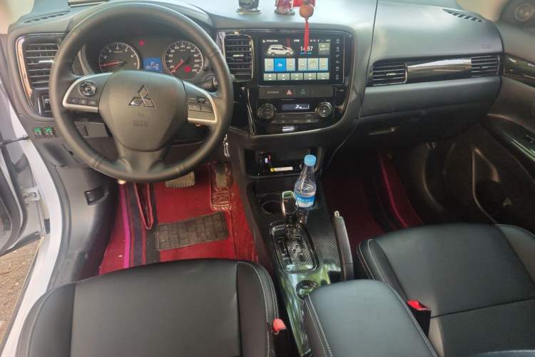 Used Mitsubishi Outlander 2020 2.0L Two-Wheel Drive Comfort Edition 5 Seats Center Console