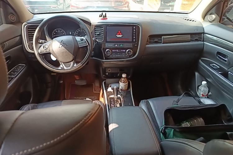 Used Mitsubishi Outlander 2020 2.0L Two-Wheel Drive Enjoyment Version 5 Seats Center Console