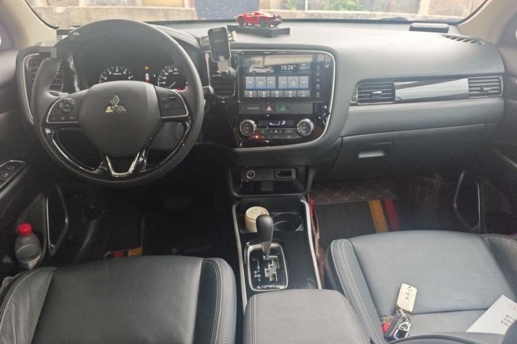 Used Mitsubishi Outlander 2020 2.0L Two-Wheel Drive Enjoyment Version 5 Seats Center Console