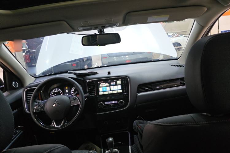 Used Mitsubishi Outlander 2020 2.0L Two-Wheel Drive Enjoyment Version 5 Seats Center Console