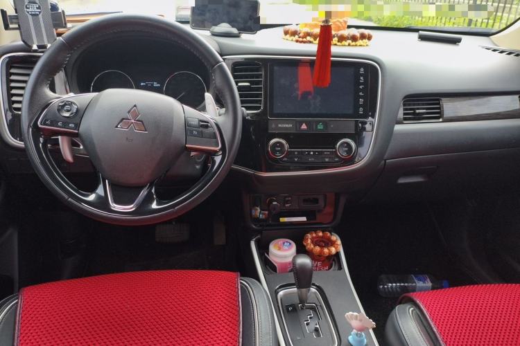 Used Mitsubishi Outlander 2020 2.4L 4x4 Zhi Xiang Edition 5 Seats Center Console