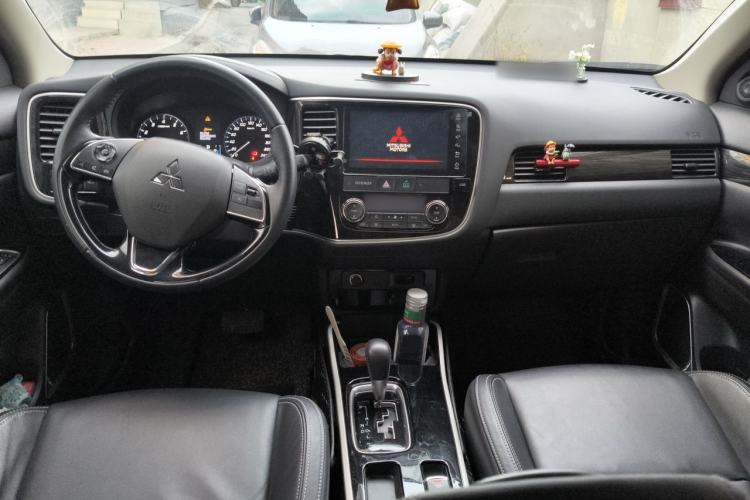 Used Mitsubishi Outlander 2020 2.0L Two-Wheel Drive Enjoyment Version 5 Seats Center Console