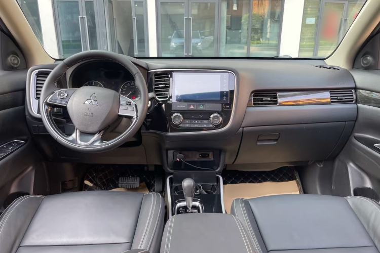 Used Mitsubishi Outlander 2020 2.0L Two-Wheel Drive Enjoyment Version 5 Seats Center Console