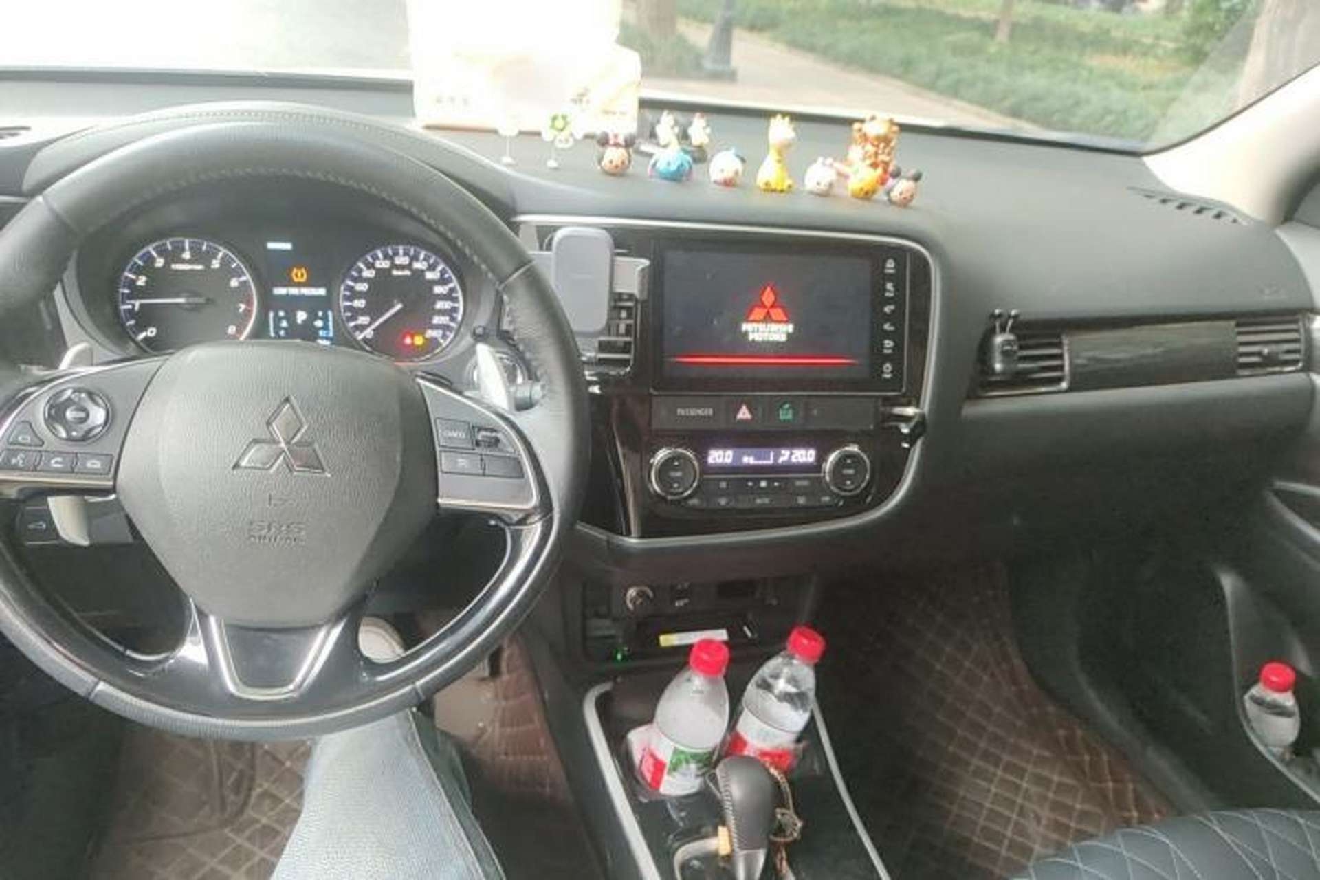 Used Mitsubishi Outlander 2020 2.4L 4x4 Zhi Xiang Edition 7-Seater Center Console
