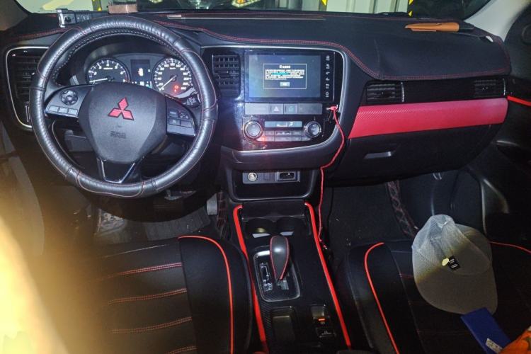 Used Mitsubishi Outlander 2020 2.0L Two-Wheel Drive Enjoyment Version 5 Seats Center Console