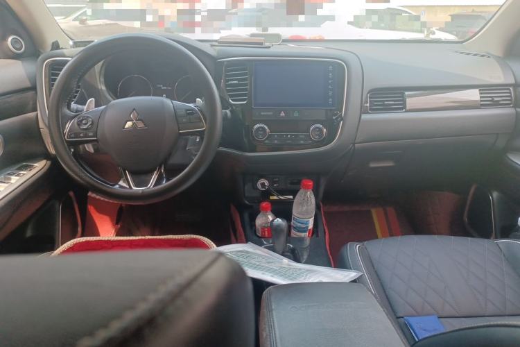 Used Mitsubishi Outlander 2020 2.4L 4x4 Zhi Xiang Edition 5 Seats Center Console