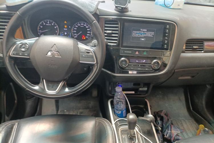 Used Mitsubishi Outlander 2020 2.0L Two-Wheel Drive Enjoyment Version 5 Seats Center Console
