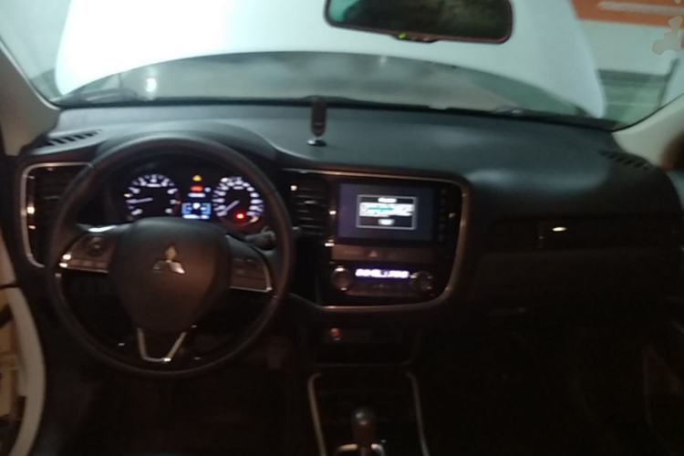 Used Mitsubishi Outlander 2020 2.0L Two-Wheel Drive Enjoyment Version 5 Seats Center Console