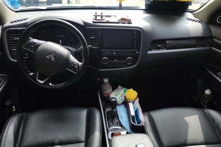 Used Mitsubishi Outlander 2020 2.0L Two-Wheel Drive Enjoyment Version 5 Seats Center Console