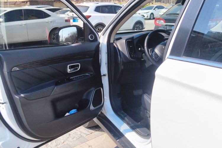 Used Mitsubishi Outlander 2020 2.0L Two-Wheel Drive Enjoyment Version 5 Seats Driver Seat