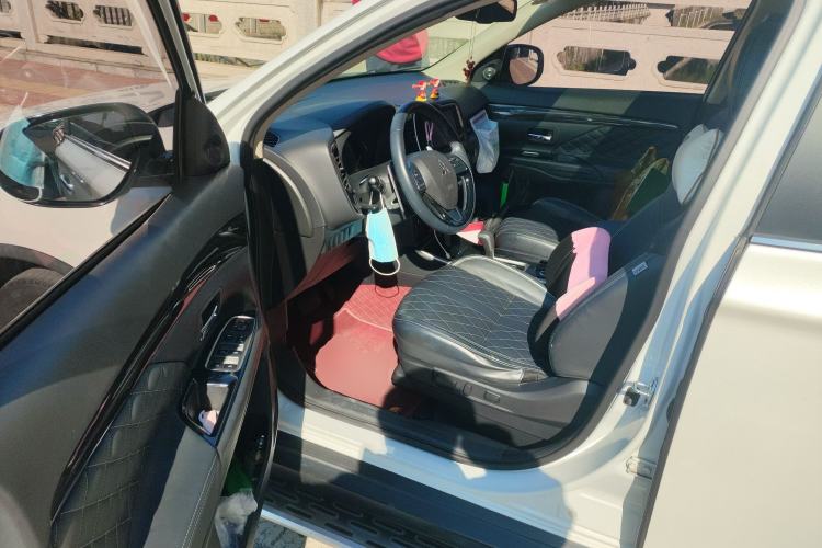Used Mitsubishi Outlander 2020 2.4L 4x4 Zhi Xiang Edition 7-Seater Driver Seat