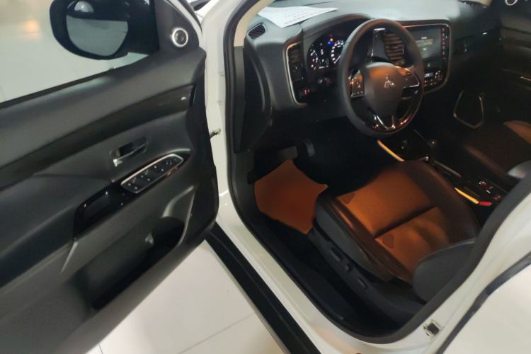 Used Mitsubishi Outlander 2020 2.0L Two-Wheel Drive Enjoyment Version 5 Seats Driver Seat