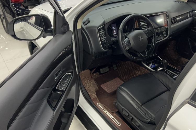 Used Mitsubishi Outlander 2020 2.0L Two-Wheel Drive Enjoyment Version 5 Seats Driver Seat