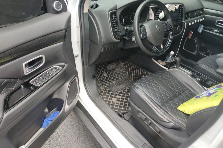 Used Mitsubishi Outlander 2020 2.4L 4x4 Zhi Xiang Edition 5 Seats Driver Seat