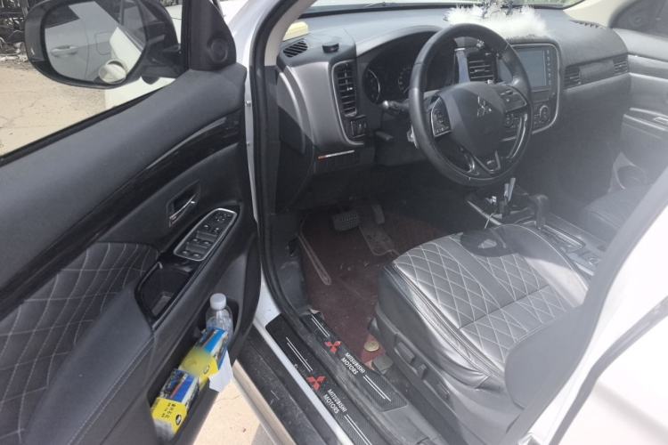 Used Mitsubishi Outlander 2020 2.4L 4x4 Zhi Xiang Edition 5 Seats Driver Seat